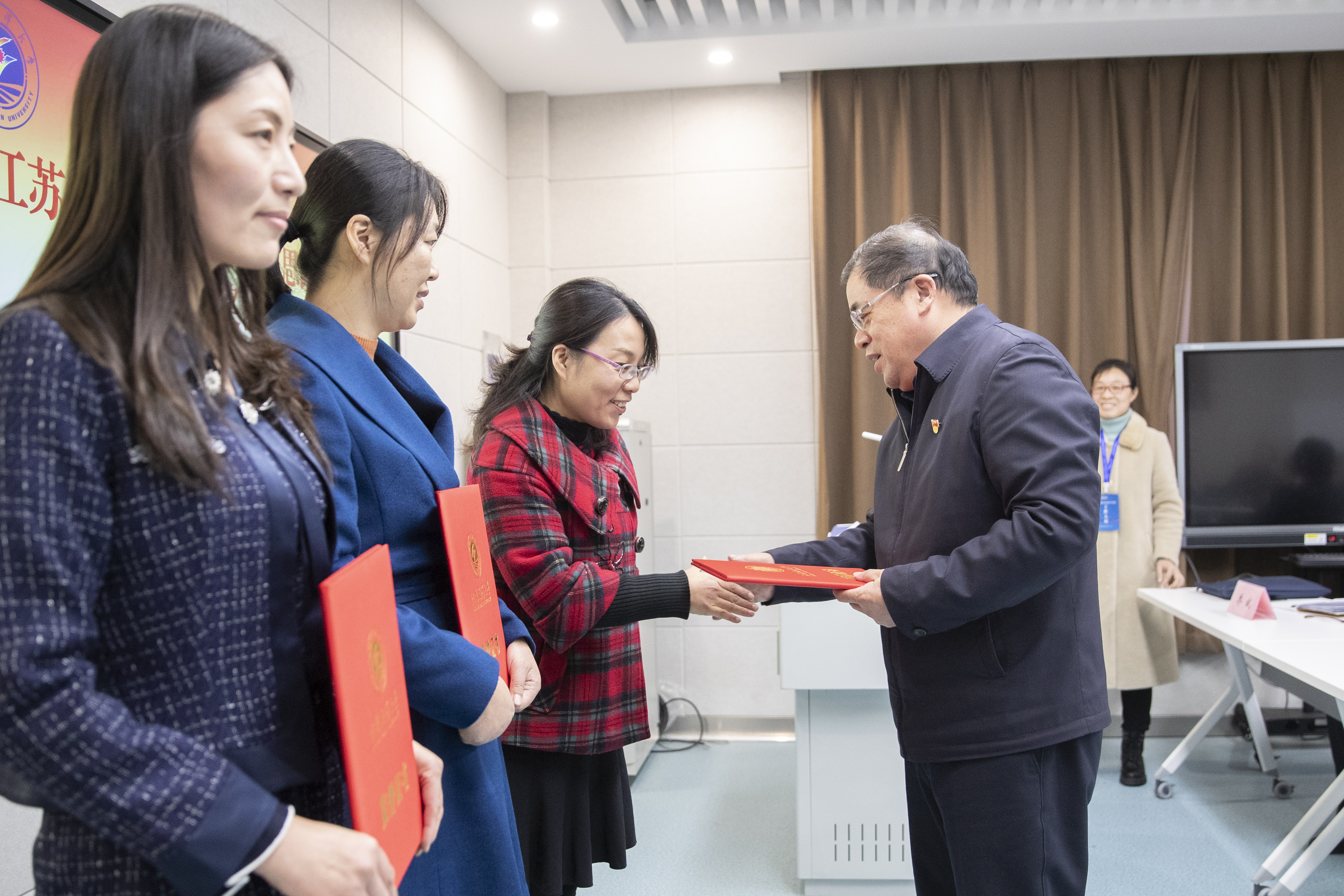 我院周丽华,姜琴二位老师获我校首届课程思政教学比赛一等奖